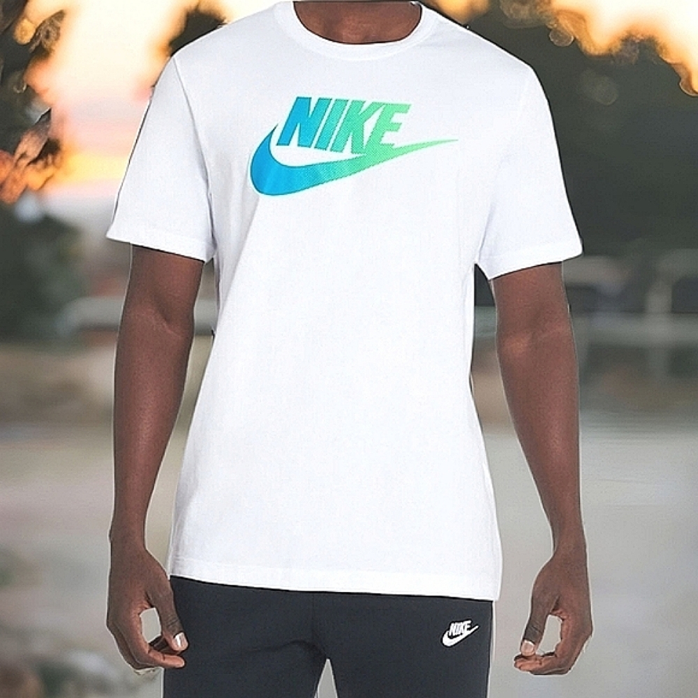 NWT Unisex Nike Essential T-shirt Size Small - Picture 4 of 7